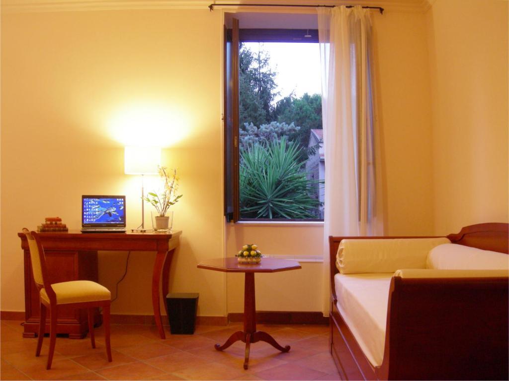 L' Antico Cortile Hotel Caserta Szoba fotó
