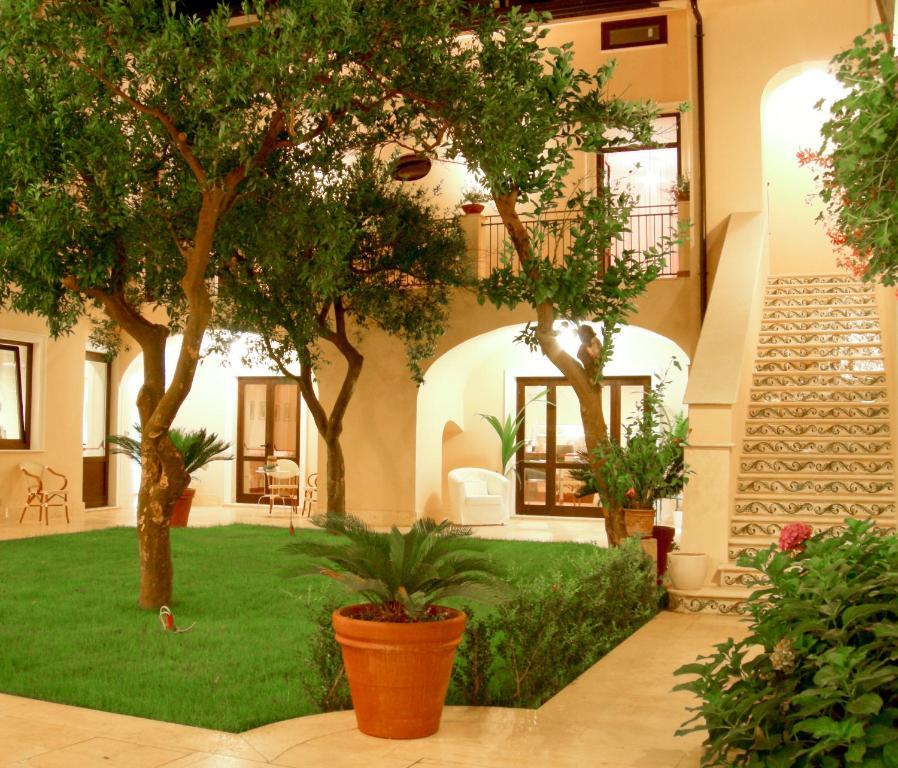 L' Antico Cortile Hotel Caserta Kültér fotó